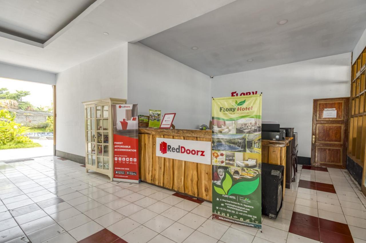 Reddoorz Plus @ Flory Hotel Yogyakarta Exterior foto